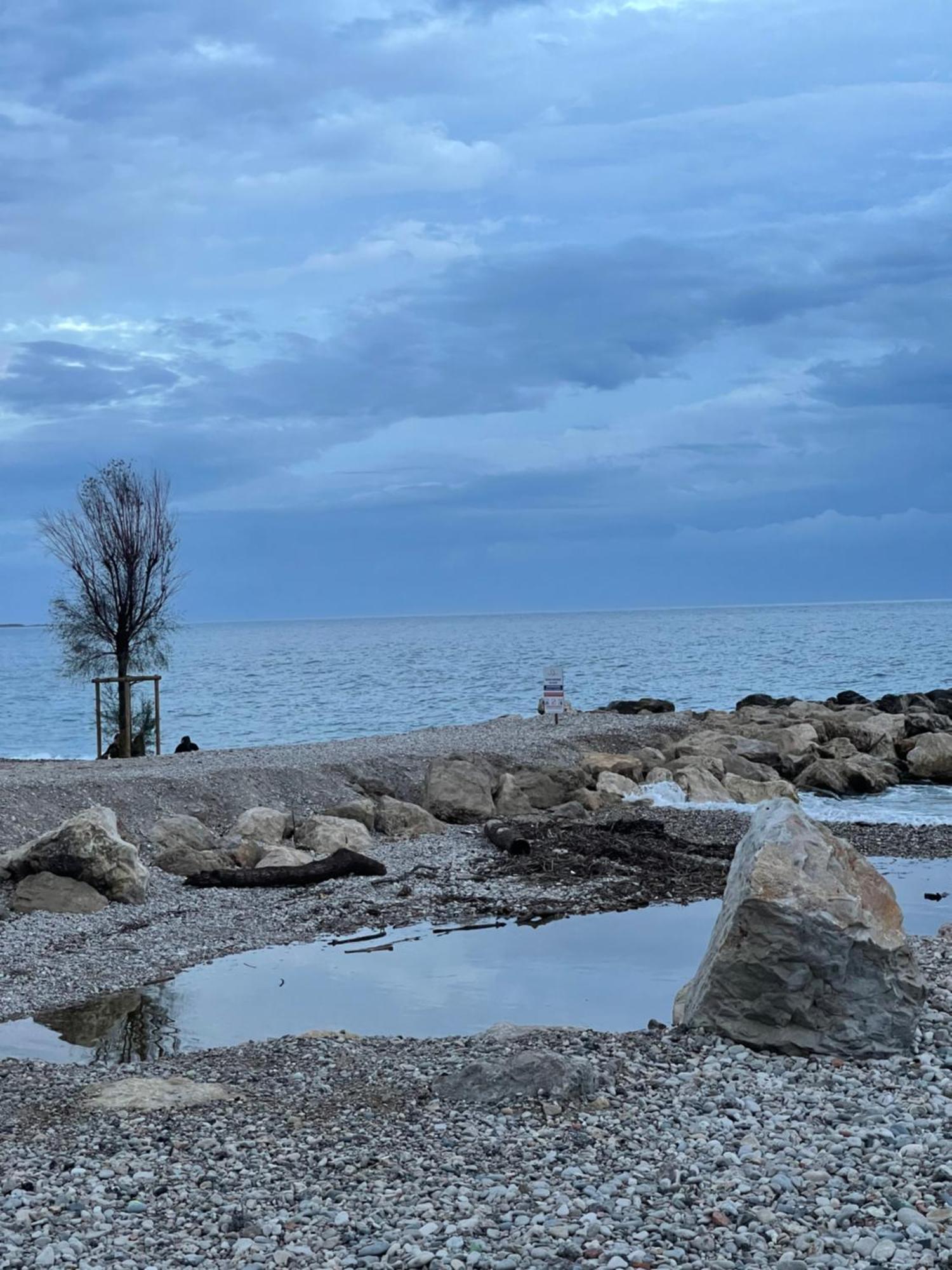 Villeneuve Loubet Plage- Entre Nice Et Cannes Exterior photo